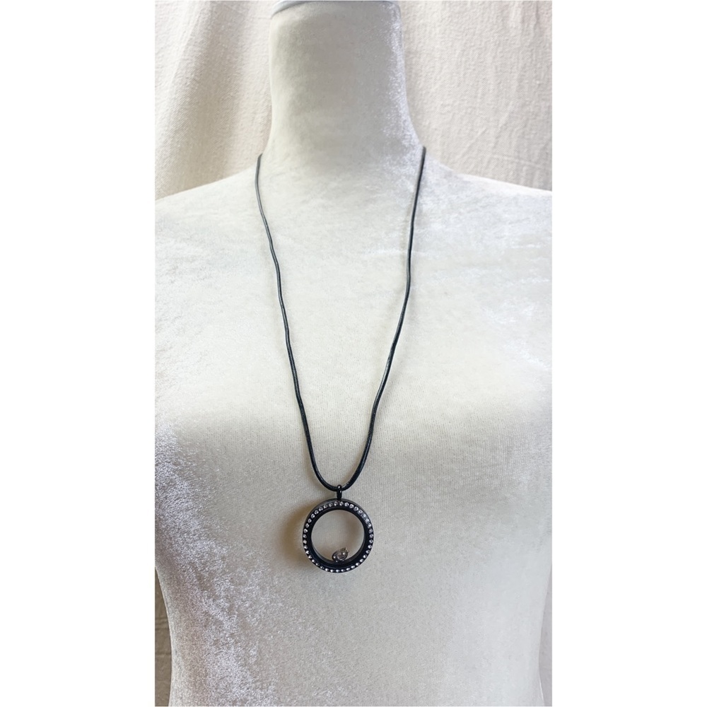 🦉Origami Owl Locket  - hinged - black with rhinestones moon star charm